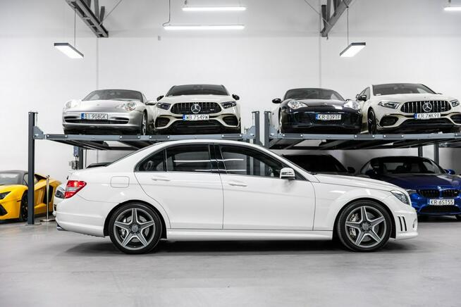 Mercedes C 63 AMG Bezwypadkowy. Stan kolekcjonerski. Wideoprezentacja YouTube.