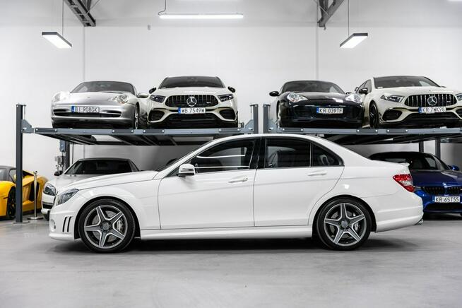 Mercedes C 63 AMG Bezwypadkowy. Stan kolekcjonerski. Wideoprezentacja YouTube.
