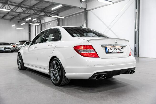 Mercedes C 63 AMG Bezwypadkowy. Stan kolekcjonerski. Wideoprezentacja YouTube.