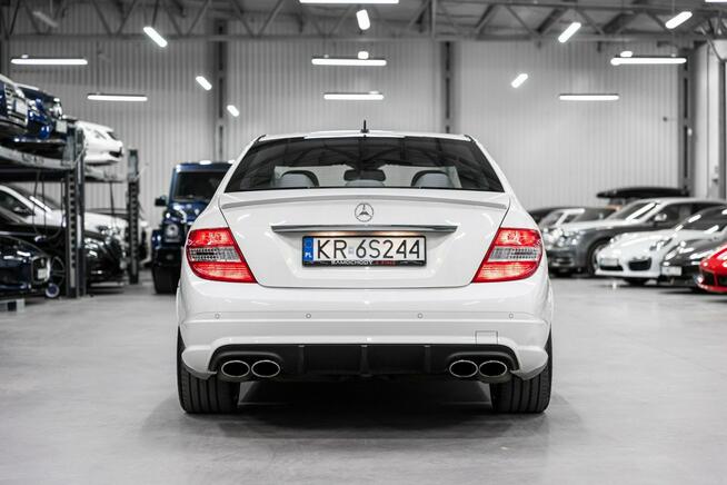 Mercedes C 63 AMG Bezwypadkowy. Stan kolekcjonerski. Wideoprezentacja YouTube.
