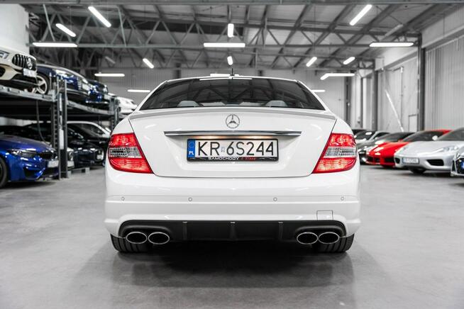 Mercedes C 63 AMG Bezwypadkowy. Stan kolekcjonerski. Wideoprezentacja YouTube.