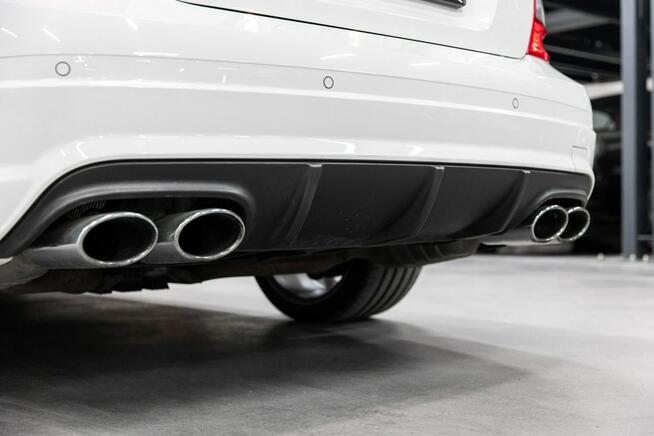 Mercedes C 63 AMG Bezwypadkowy. Stan kolekcjonerski. Wideoprezentacja YouTube.