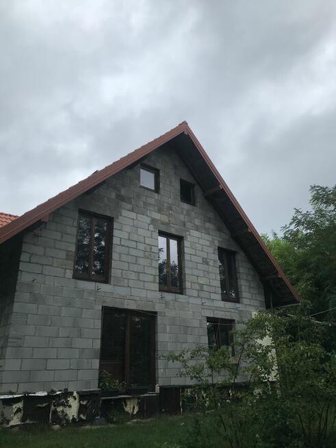 Dom wyjątkowe siedlisko pod miastem ze stawem