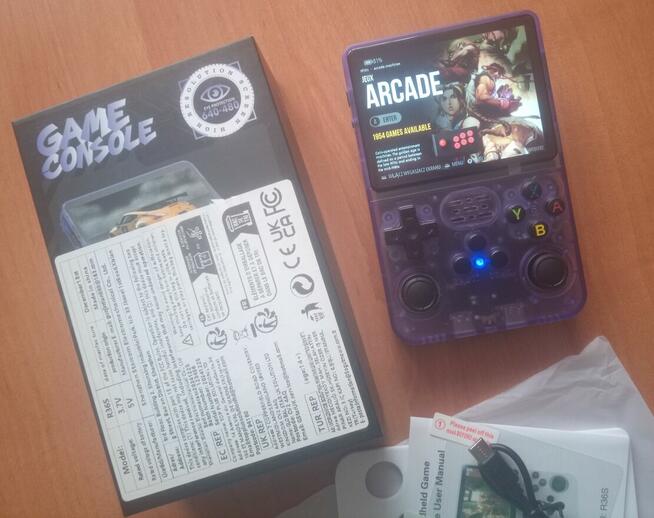 Konsola gier retro ArkOS 2.0 R36S 21tyś. gier 64GB ekran 3.5
