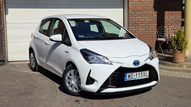 Toyota Yaris Hybrid 100 KM , Premium E-Cvt, Nawigacja,Salon PL,I WŁ,Serwis ASO,