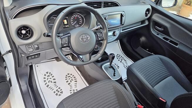 Toyota Yaris Hybrid 100 KM , Premium E-Cvt, Nawigacja,Salon PL,I WŁ,Serwis ASO,