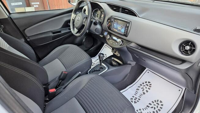 Toyota Yaris Hybrid 100 KM , Premium E-Cvt, Nawigacja,Salon PL,I WŁ,Serwis ASO,