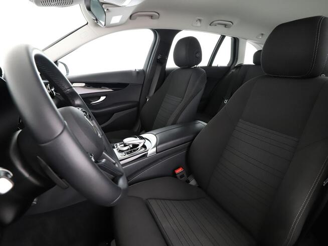 Mercedes C 300 PHEV full LED navi klima auto grzane fotele kamera i czujniki parkowan