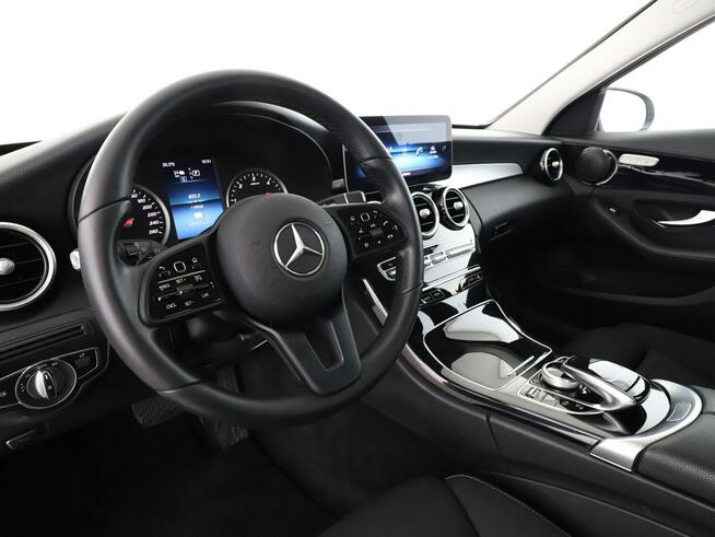Mercedes C 300 PHEV full LED navi klima auto grzane fotele kamera i czujniki parkowan