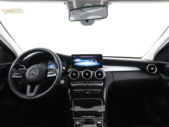 Mercedes C 300 PHEV full LED navi klima auto grzane fotele kamera i czujniki parkowan