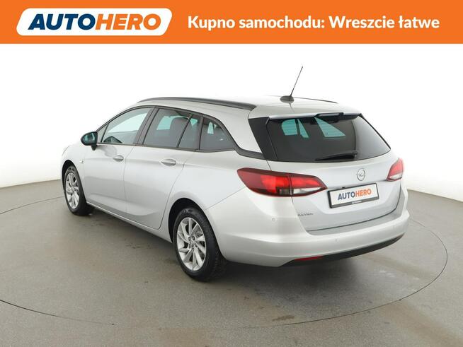 Opel Astra led manual niski przebieg klimatronik pdc grzane fotele