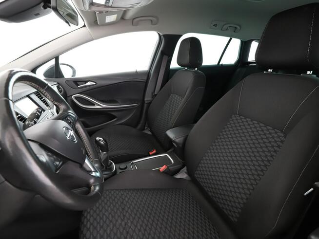 Opel Astra led manual niski przebieg klimatronik pdc grzane fotele