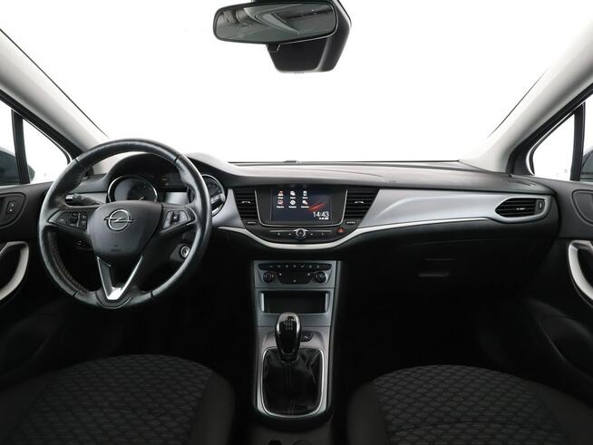 Opel Astra led manual niski przebieg klimatronik pdc grzane fotele