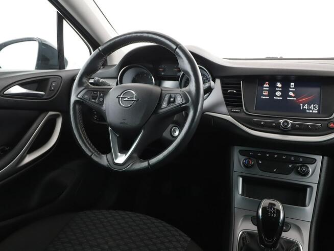 Opel Astra led manual niski przebieg klimatronik pdc grzane fotele
