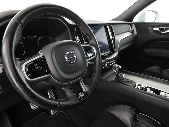 Volvo XC 60 R-Design automat D4 navi kamera grzane fotele alcantara hak LED