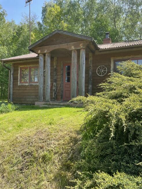 Domek w Borach Tucholskich na woda w lesie