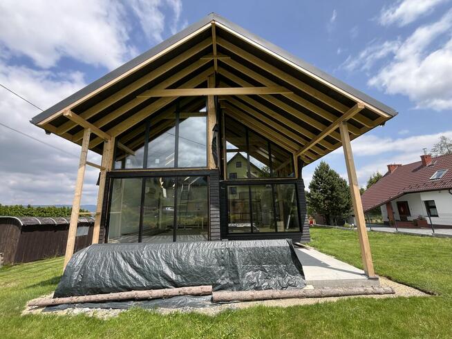 Nowoczesny Dom Typu STODOŁA 124 m² w Lipowej z widokiem na S
