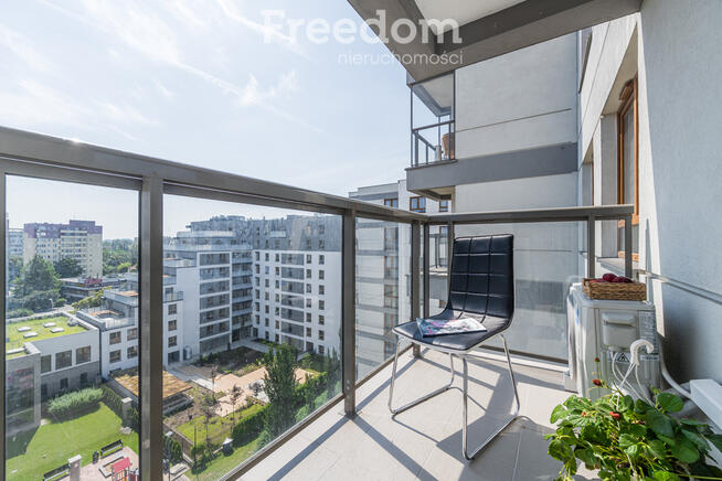 2 pokoje, umeblowane, balkon, garaż, klimatyzacja.