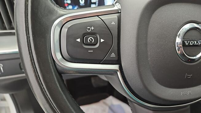 Volvo XC 60 B4 B Momentum Pro aut ! Z Polskiego Salonu ! Faktura Vat !