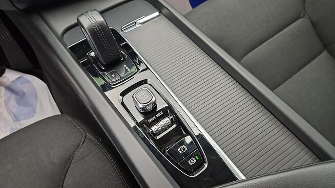 Volvo XC 60 B4 B Momentum Pro aut ! Z Polskiego Salonu ! Faktura Vat !