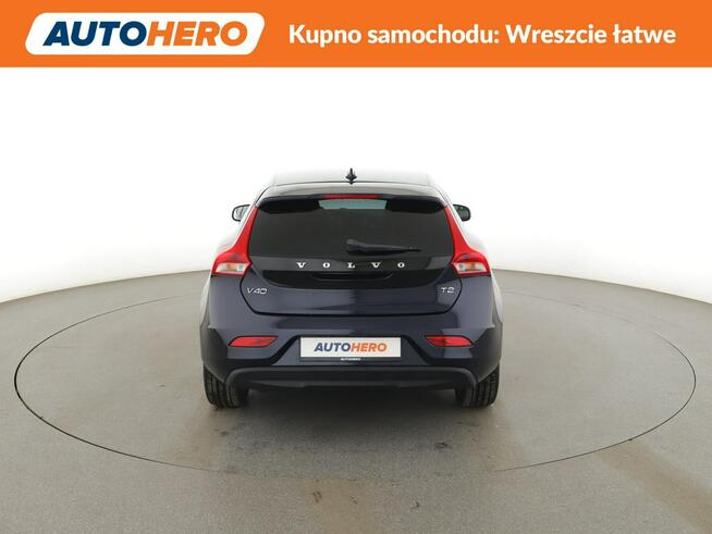 Volvo V40 niski przebieg navi grzane fotele PDC tempomat ksenon