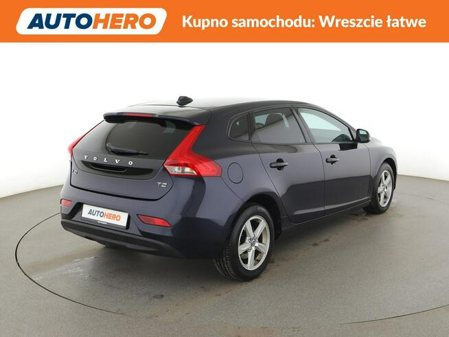 Volvo V40 niski przebieg navi grzane fotele PDC tempomat ksenon