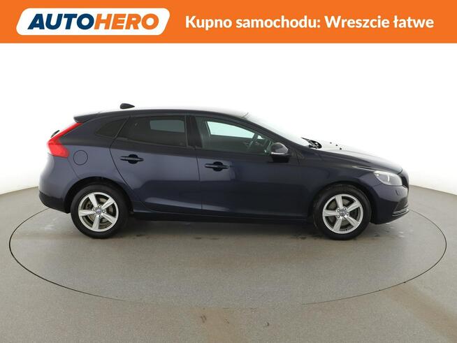 Volvo V40 niski przebieg navi grzane fotele PDC tempomat ksenon