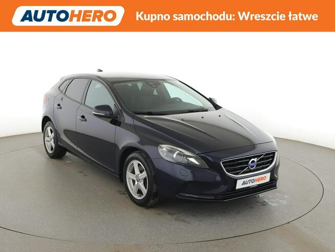 Volvo V40 niski przebieg navi grzane fotele PDC tempomat ksenon