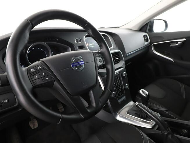 Volvo V40 niski przebieg navi grzane fotele PDC tempomat ksenon