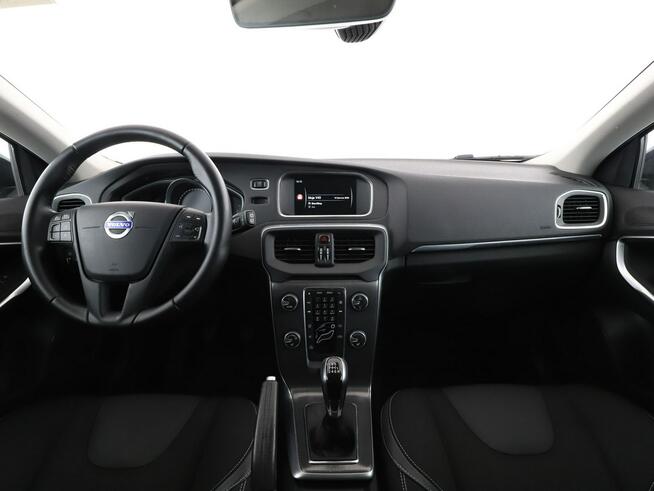 Volvo V40 niski przebieg navi grzane fotele PDC tempomat ksenon