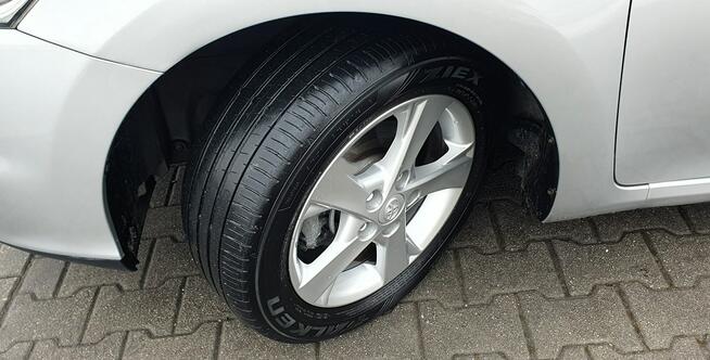 Toyota Auris 6 biegów/Tempomat/Hak/Alufelgi/Klimatronik 2-strefowy
