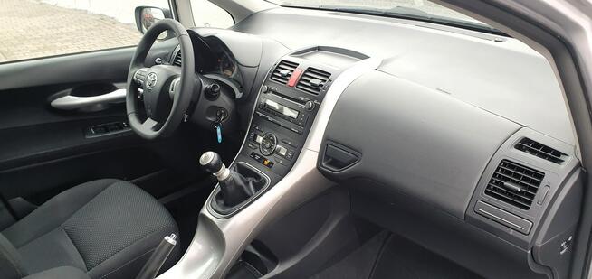 Toyota Auris 6 biegów/Tempomat/Hak/Alufelgi/Klimatronik 2-strefowy