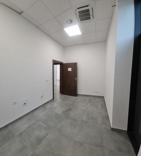 Atrakcyjny nowoczesny lokal , parter witryny, parking