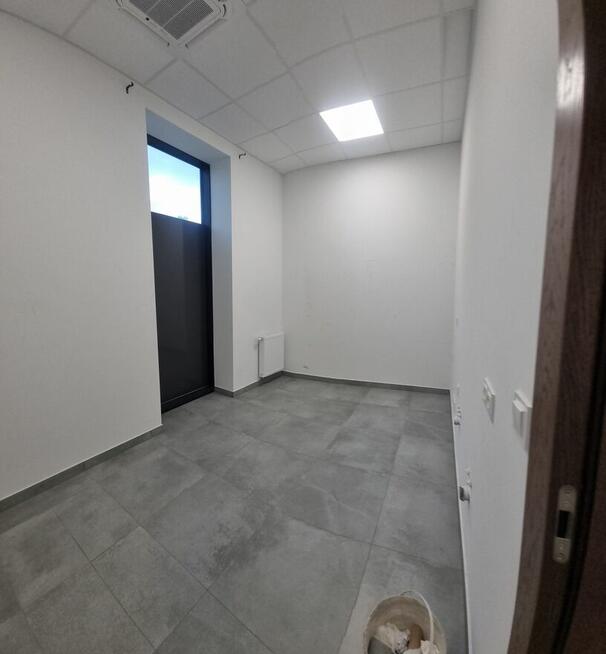 Atrakcyjny nowoczesny lokal , parter witryny, parking