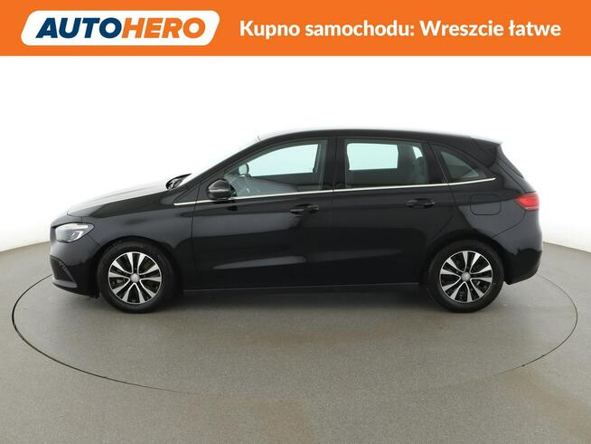 Mercedes B 180 mHEV automat full LED navi MBUX Premium kamera cofania el. klapa grzan