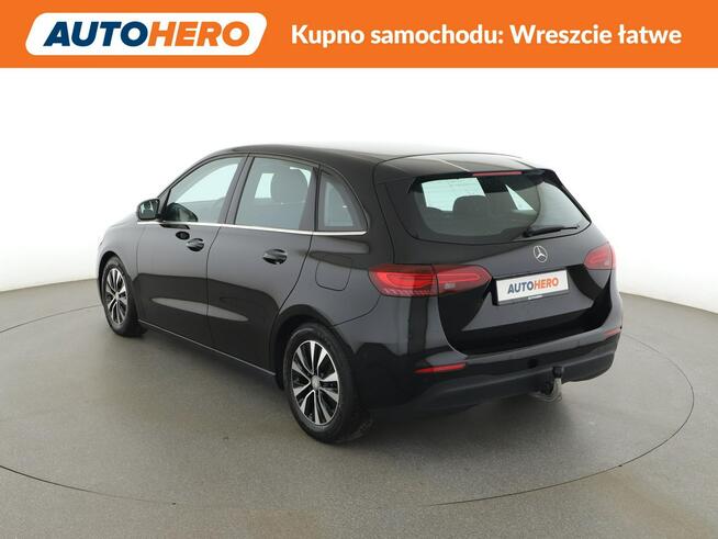 Mercedes B 180 mHEV automat full LED navi MBUX Premium kamera cofania el. klapa grzan