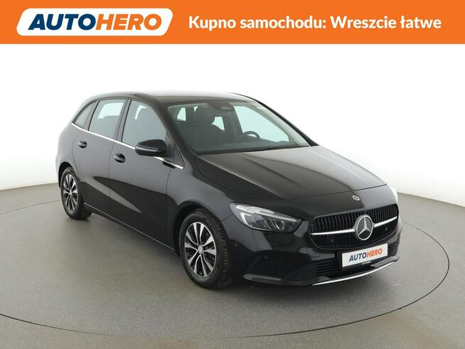 Mercedes B 180 mHEV automat full LED navi MBUX Premium kamera cofania el. klapa grzan