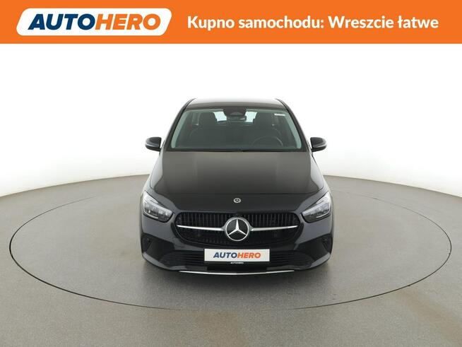 Mercedes B 180 mHEV automat full LED navi MBUX Premium kamera cofania el. klapa grzan