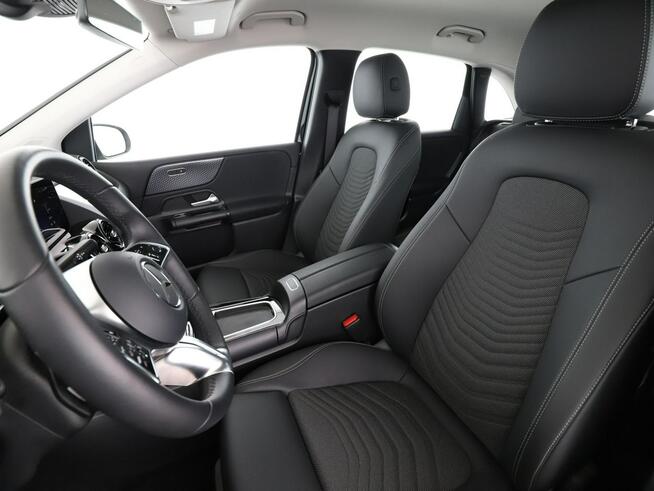 Mercedes B 180 mHEV automat full LED navi MBUX Premium kamera cofania el. klapa grzan