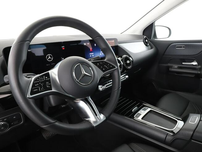 Mercedes B 180 mHEV automat full LED navi MBUX Premium kamera cofania el. klapa grzan