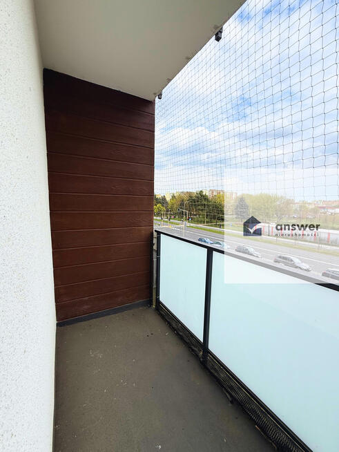 Jak nowe, 2 pokoje z balkonem i garażem