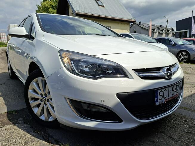 Opel Astra Klimatyzacja automatyczna 2-stref, Bluetooth, AUX, USB, PDC 2x