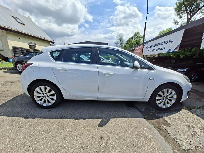 Opel Astra Klimatyzacja automatyczna 2-stref, Bluetooth, AUX, USB, PDC 2x