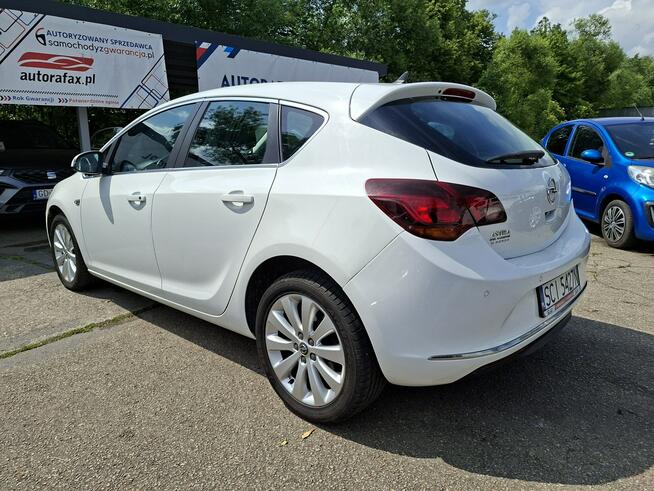 Opel Astra Klimatyzacja automatyczna 2-stref, Bluetooth, AUX, USB, PDC 2x