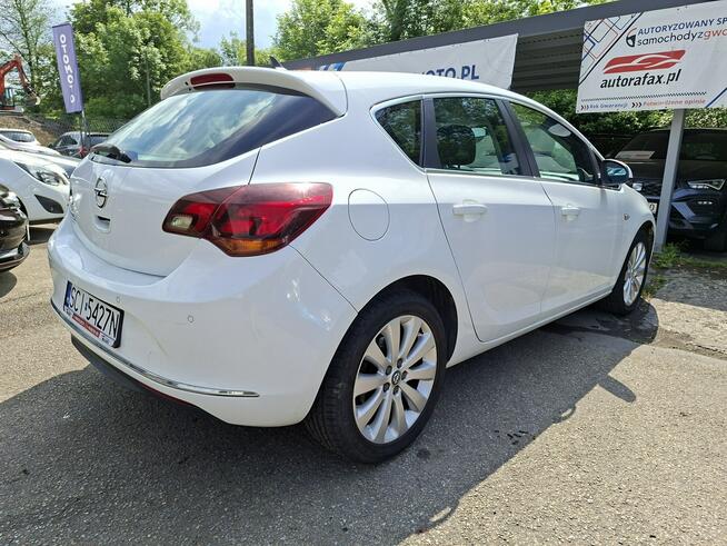 Opel Astra Klimatyzacja automatyczna 2-stref, Bluetooth, AUX, USB, PDC 2x