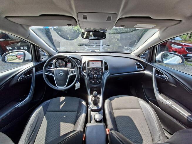Opel Astra Klimatyzacja automatyczna 2-stref, Bluetooth, AUX, USB, PDC 2x