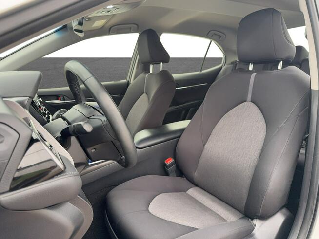 Toyota Camry 2.5 Hybrid Comfort CVT Sedan