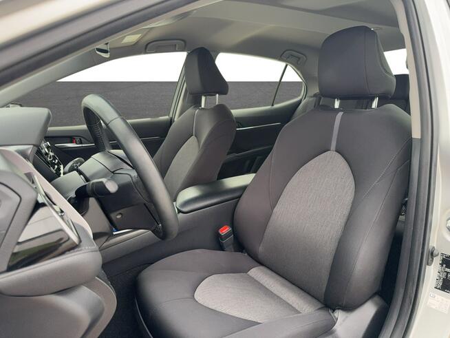 Toyota Camry 2.5 Hybrid Comfort CVT Sedan
