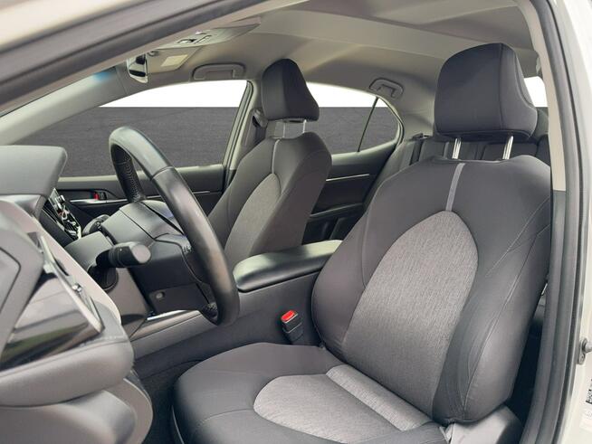 Toyota Camry 2.5 Hybrid Comfort CVT Sedan