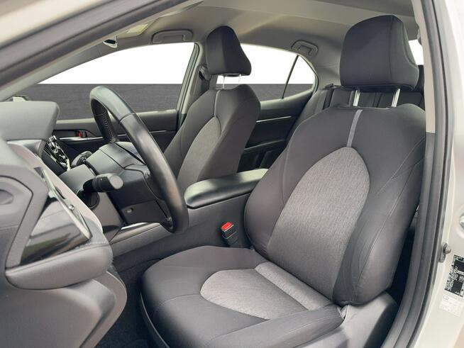 Toyota Camry 2.5 Hybrid Comfort CVT Sedan